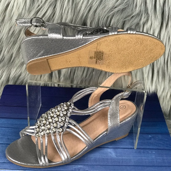 Low Wedge Heel Rhinestone Sandals - Picture 3 of 6